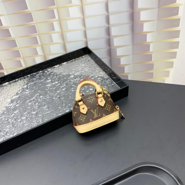 replica,repliche,fake,1:1,earrings,bracelet,ring,jewelry  M01706 ️Louis Vuitton mini borsa a conchiglia con ciondolo portachiavi (AA45)