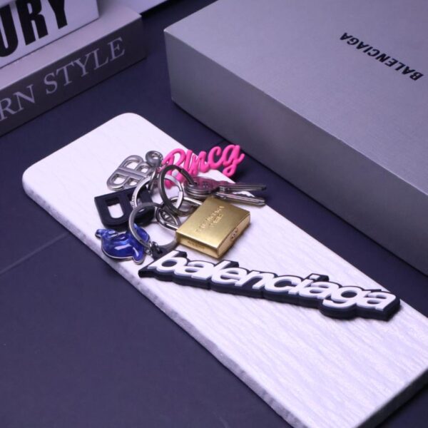 replica,repliche,fake,1:1,earrings,bracelet,ring,jewelry Balenciaga Rodeo24ss ciondolo con portachiavi con combinazione di piccoli ciondoli multielemento (A14A)