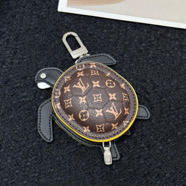 replica,repliche,fake,1:1,earrings,bracelet,ring,jewelry Ciondolo portachiavi borsa tartaruga Louis Vuitton (E845)
