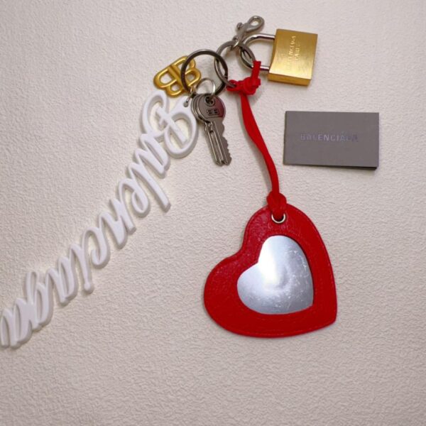 replica,repliche,fake,1:1,earrings,bracelet,ring,jewelry Balenciaga Rodeo Love Portachiavi con pendente a specchio (097F)