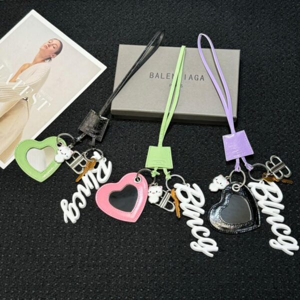 replica,repliche,fake,1:1,earrings,bracelet,ring,jewelry Ciondolo portachiavi a forma di amore Balenciaga LE CITY (7C8E)