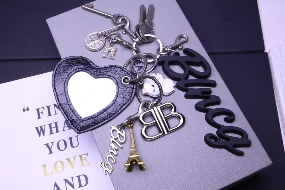 replica,repliche,fake,1:1,earrings,bracelet,ring,jewelry Balenciaga Rodeo24ss ciondolo portachiavi con combinazione multi-elemento piccolo (F6A6) replica,repliche,fake,1:1,earrings,bracelet,ring,jewelry Balenciaga Rodeo24ss ciondolo portachiavi con combinazione multi-elemento piccolo (F6A6)