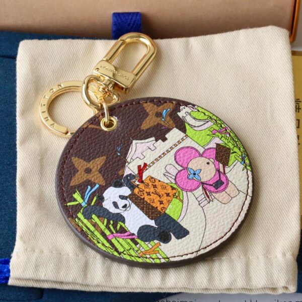 replica,repliche,fake,1:1,earrings,bracelet,ring,jewelry Portachiavi rotondo LV con ciondolo serie panda gigante (978D)
