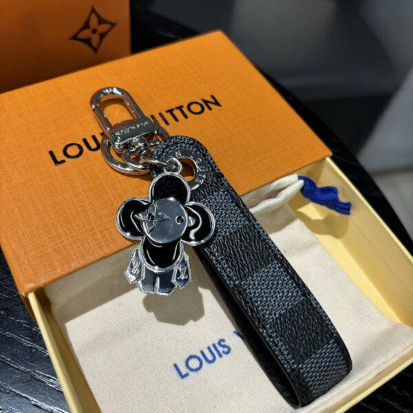 replica,repliche,fake,1:1,earrings,bracelet,ring,jewelry LOUIS VUITTONPortachiavi Louis Vuitton da donna con logo a scacchi neri, 6 colori in stock (70C0)