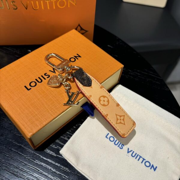 replica,repliche,fake,1:1,earrings,bracelet,ring,jewelry LOUIS VUITTONLouis Vuitton portachiavi con logo tutto nero 6 colori in stock (0BB8)