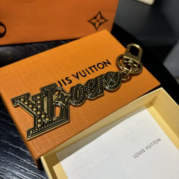 replica,repliche,fake,1:1,earrings,bracelet,ring,jewelry Accessori per borse da uomo Louis Vuitton Portachiavi decorativo lungo M01711