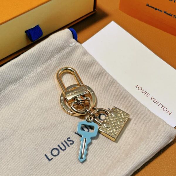 replica,repliche,fake,1:1,earrings,bracelet,ring,jewelry Nuova serie di portachiavi con ciondolo LV