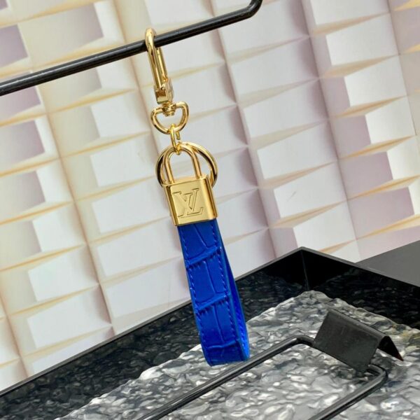 replica,repliche,fake,1:1,earrings,bracelet,ring,jewelry Portachiavi con lucchetto Louis Vuitton e ciondoli per borse