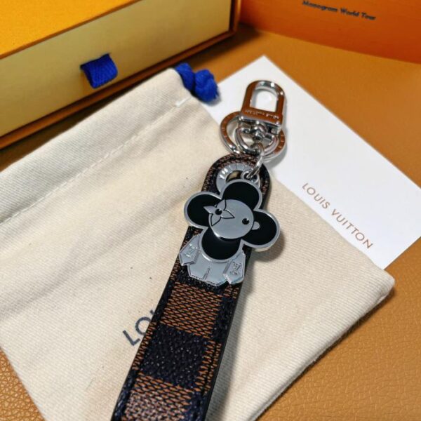 replica,repliche,fake,1:1,earrings,bracelet,ring,jewelry Accessori borsa LV VIVIENNE DRAGONNE e portachiavi (58EF)