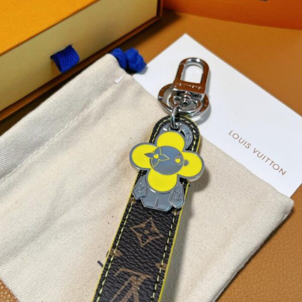 replica,repliche,fake,1:1,earrings,bracelet,ring,jewelry Accessori borsa LV VIVIENNE DRAGONNE e portachiavi (D701)