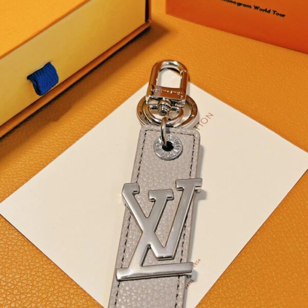 replica,repliche,fake,1:1,earrings,bracelet,ring,jewelry Portachiavi Louis Vuitton Taiga Portachiavi Tab M01473 (8BC8)