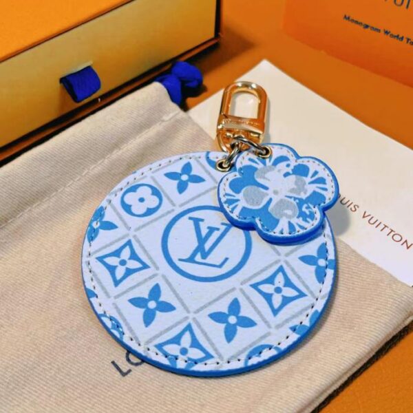 replica,repliche,fake,1:1,earrings,bracelet,ring,jewelry Louis Vuitton Ciondolo da donna Ciondolo portachiavi con ciondolo a forma di fiore rotondo stampato ad acquerello M01132 (AA73)