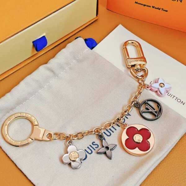 replica,repliche,fake,1:1,earrings,bracelet,ring,jewelry Louis Vuitton M80241 Ornamento per borsa a catena con fiori flash