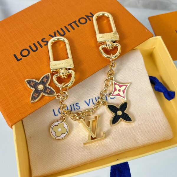 replica,repliche,fake,1:1,earrings,bracelet,ring,jewelry Portachiavi con catena pendente per borsa M01188