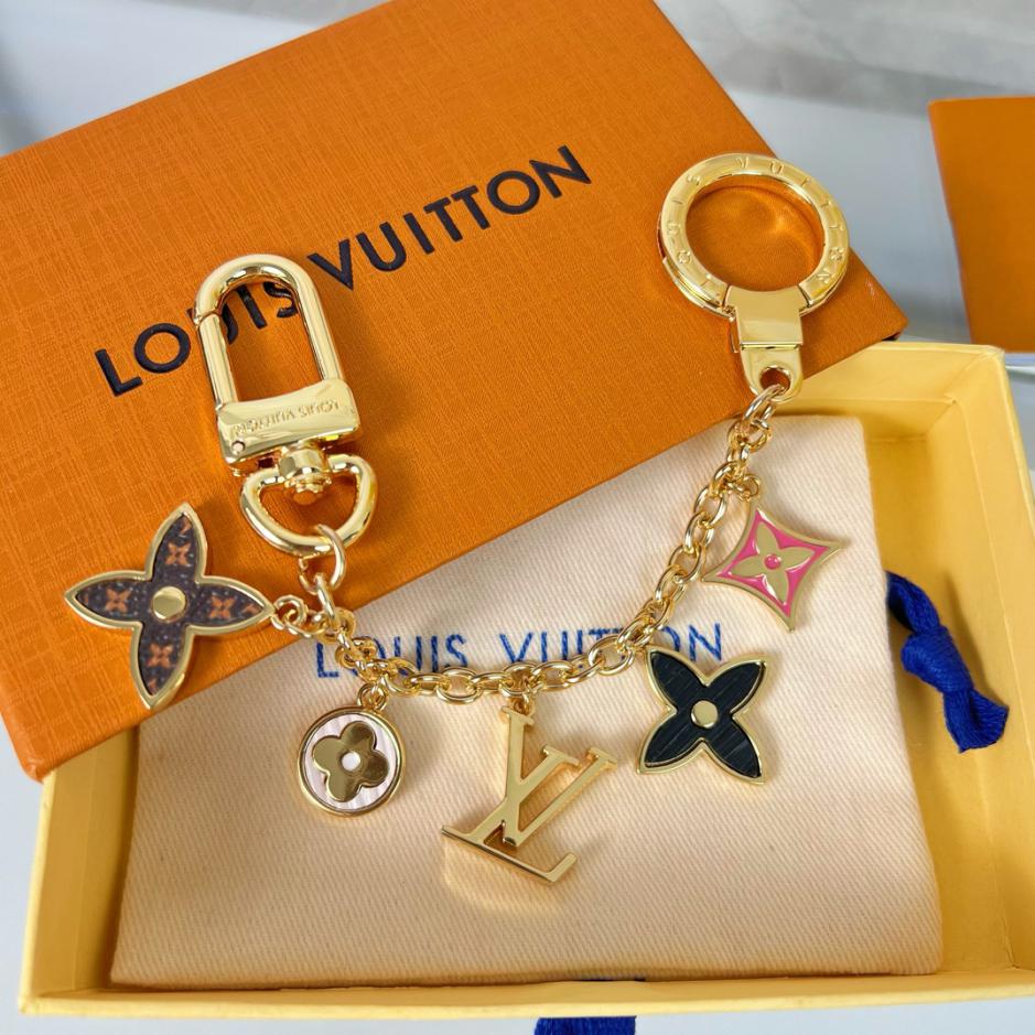 replica,repliche,fake,1:1,earrings,bracelet,ring,jewelry Borsa portachiavi LV con catena pendente M68999 replica,repliche,fake,1:1,earrings,bracelet,ring,jewelry Borsa portachiavi LV con catena pendente M68999