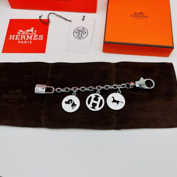 replica,repliche,fake,1:1,earrings,bracelet,ring,jewelry Catena per borsa HERMES Portachiavi con ciondolo borsa pegase Rodeo