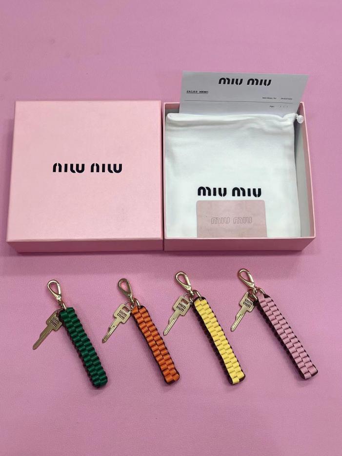 replica,repliche,fake,1:1,earrings,bracelet,ring,jewelry Portachiavi MiuMiu in pelle di vacchetta (B0B2) replica,repliche,fake,1:1,earrings,bracelet,ring,jewelry Portachiavi MiuMiu in pelle di vacchetta (B0B2)