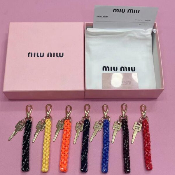replica,repliche,fake,1:1,earrings,bracelet,ring,jewelry Portachiavi MiuMiu in pelle di vacchetta (FAF1)
