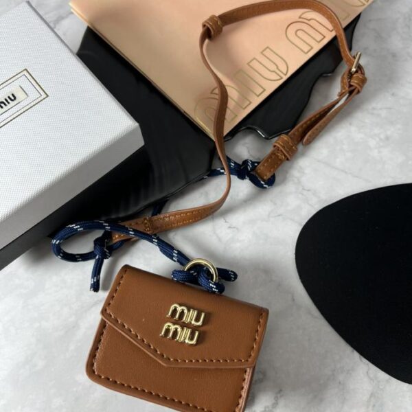 replica,repliche,fake,1:1,earrings,bracelet,ring,jewelry MiuMiu Borsa Miu Miu con catena (22F3)