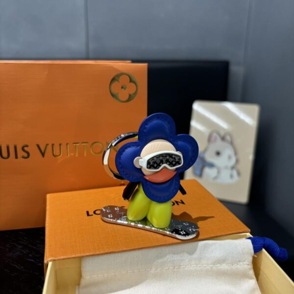 replica,repliche,fake,1:1,earrings,bracelet,ring,jewelry Portachiavi da uomo Louis Vuitton nuova borsa mascotte M00965 10E7)
