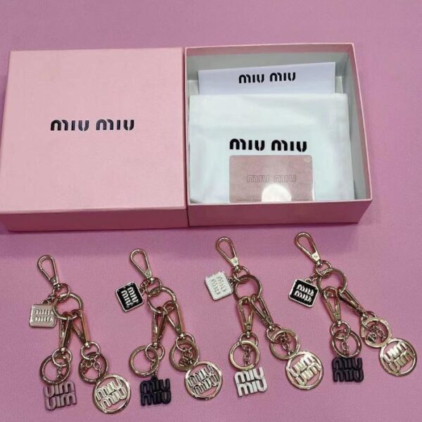 replica,repliche,fake,1:1,earrings,bracelet,ring,jewelry Portachiavi MiuMiu in pelle di vacchetta (A3EE)