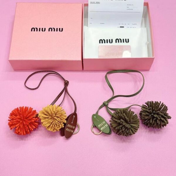 replica,repliche,fake,1:1,earrings,bracelet,ring,jewelry Portachiavi MiuMiu in pelle di vacchetta (ADC1)