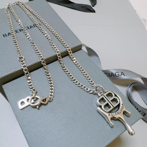 replica,repliche,fake,1:1,earrings,bracelet,ring,jewelry Nuova collana Balenciaga(2323)