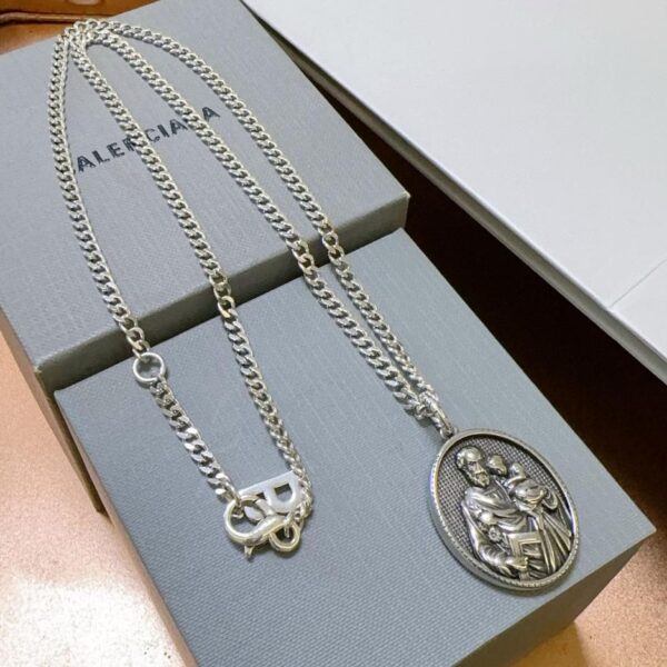 replica,repliche,fake,1:1,earrings,bracelet,ring,jewelry Nuova collana Balenciaga (90 d.C.)