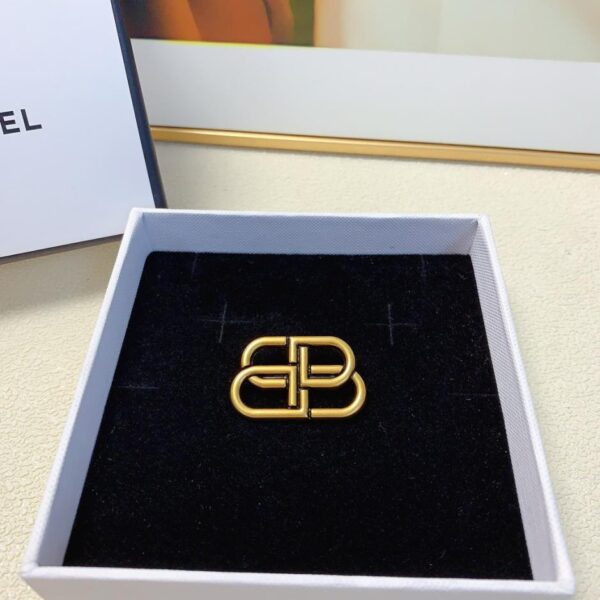 replica,repliche,fake,1:1,earrings,bracelet,ring,jewelry Spilla semplice e alla moda Balenciaga (0714)