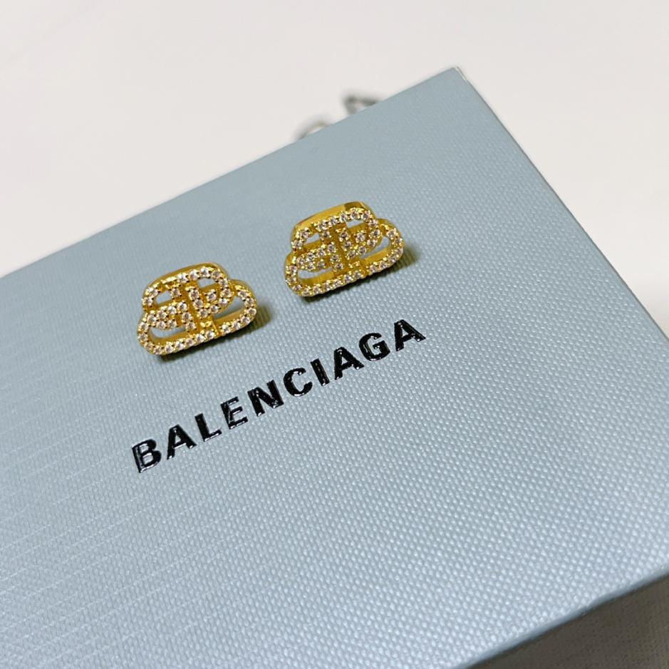 replica,repliche,fake,1:1,earrings,bracelet,ring,jewelry Orecchini BALENCIAGA, controsincronizzazione, orecchini a forma di doppia B (8D42) replica,repliche,fake,1:1,earrings,bracelet,ring,jewelry Orecchini BALENCIAGA, controsincronizzazione, orecchini a forma di doppia B (8D42)