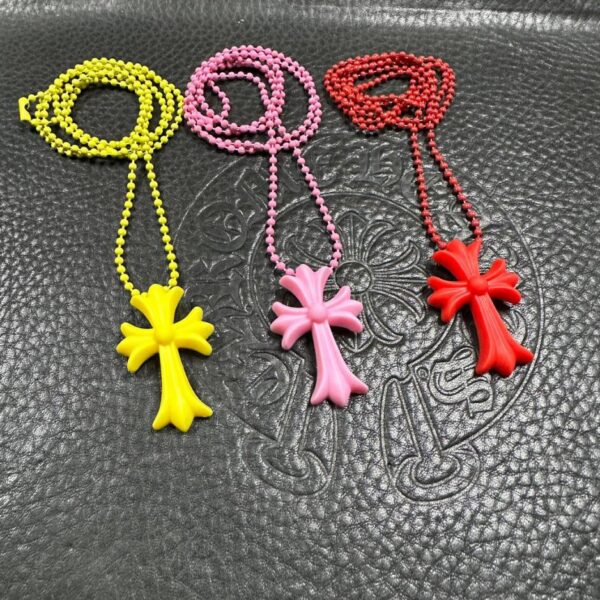 replica,repliche,fake,1:1,earrings,bracelet,ring,jewelry Collana con croce in resina nuova con cuore di corvo (8F2A)