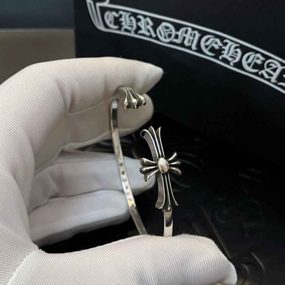 replica,repliche,fake,1:1,earrings,bracelet,ring,jewelry Bracciale con croce classica retrò con cuori cromati (910E) replica,repliche,fake,1:1,earrings,bracelet,ring,jewelry Bracciale con croce classica retrò con cuori cromati (910E)