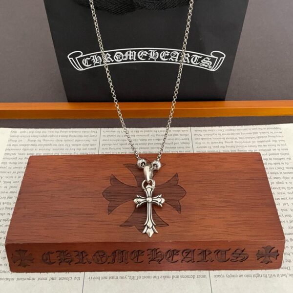 replica,repliche,fake,1:1,earrings,bracelet,ring,jewelry [Controqualità] Collana con ciondolo a forma di croce, nuova classica, con cuori cromati (23B9)