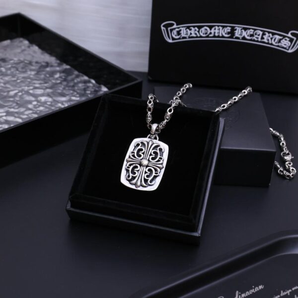 replica,repliche,fake,1:1,earrings,bracelet,ring,jewelry Collana con cuore di corvo (C5D9)