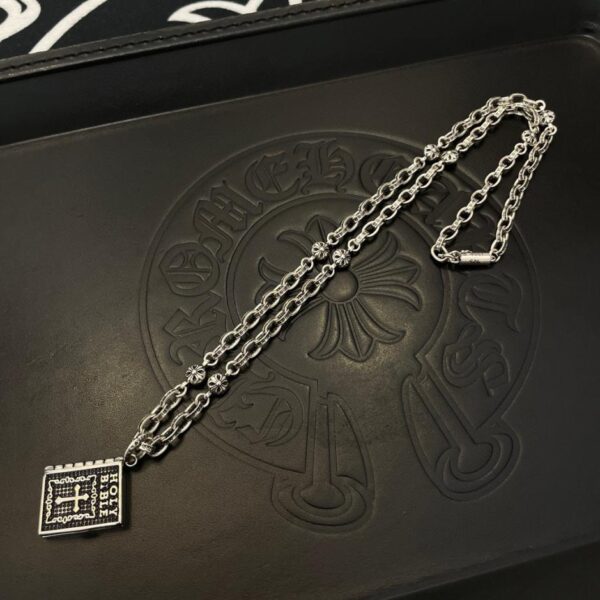 replica,repliche,fake,1:1,earrings,bracelet,ring,jewelry [Contro qualità] Collana con ciondolo a forma di libro con croce, nuova collana classica retrò con cuori cromati (C8C4)