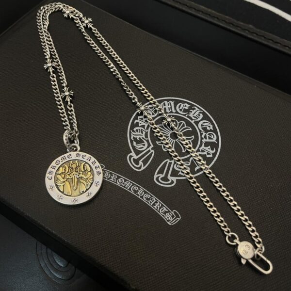 replica,repliche,fake,1:1,earrings,bracelet,ring,jewelry [Controqualità] Collana con croce nuova con cuori cromati e pendente con spada vergine (92C2)