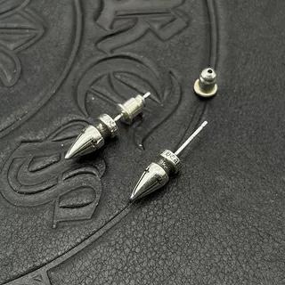 replica,repliche,fake,1:1,earrings,bracelet,ring,jewelry Orecchini a bottone piccoli SPIKE con cuore di corvo (601D)