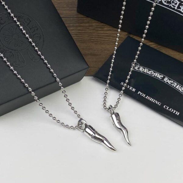 replica,repliche,fake,1:1,earrings,bracelet,ring,jewelry Collana con zanne di lupo e cuore di corvo (23F8)