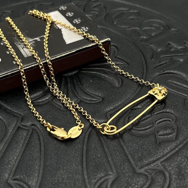Collana con spilla a forma di cuore di corvo da 22K (986C)
