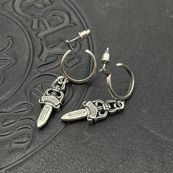 replica,repliche,fake,1:1,earrings,bracelet,ring,jewelry Orecchini con spada retrò e cuore di corvo, stile coppia (CF64)