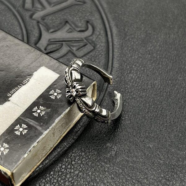 replica,repliche,fake,1:1,earrings,bracelet,ring,jewelry Anello Croxintine in argento antico con diamante aperto con piccola croce e fiore (8679)