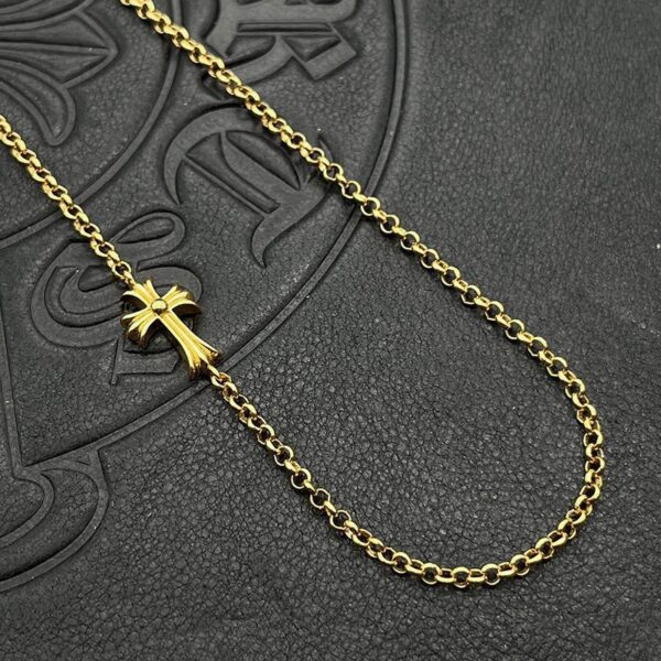 Catena a forma di croce sulla clavicola in oro 22K con cuore di corvo (7749)