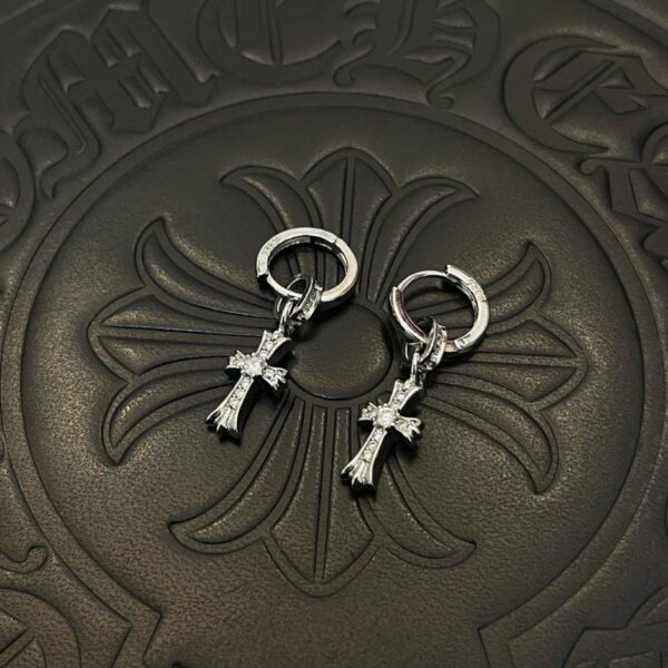 replica,repliche,fake,1:1,earrings,bracelet,ring,jewelry [Controqualità] Orecchini a bottone con diamanti a forma di croce retrò classici con cuori cromati (44C6)