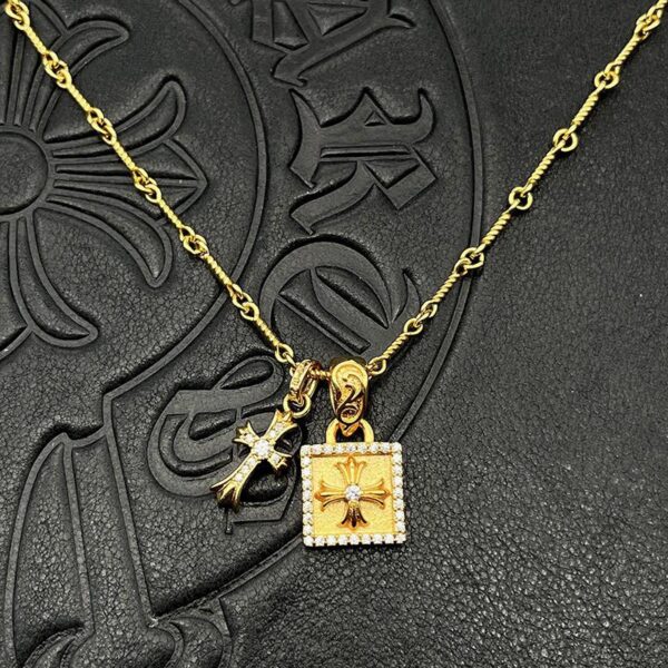 replica,repliche,fake,1:1,earrings,bracelet,ring,jewelry Collana con croce Crow Heart in oro 22 carati piena di diamanti (2F6F)