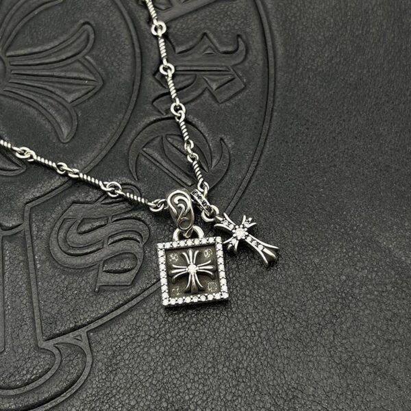 replica,repliche,fake,1:1,earrings,bracelet,ring,jewelry Collana con croce Crow Heart in oro 22 carati piena di diamanti (F4B9)