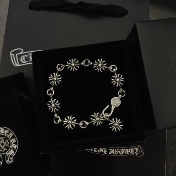 replica,repliche,fake,1:1,earrings,bracelet,ring,jewelry  Bracciale con fiori incrociati e cuori cromati 1B98)
