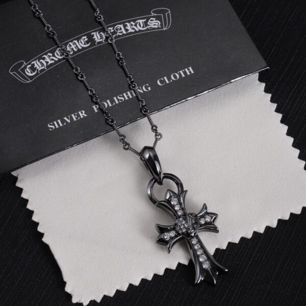replica,repliche,fake,1:1,earrings,bracelet,ring,jewelry Collana con cuore di corvo (85A2)