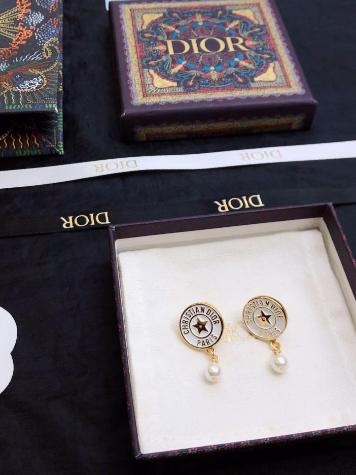 replica,repliche,fake,1:1,earrings,bracelet,ring,jewelry Orecchini Dior nuovo cd (D65D) replica,repliche,fake,1:1,earrings,bracelet,ring,jewelry Orecchini Dior nuovo cd (D65D)