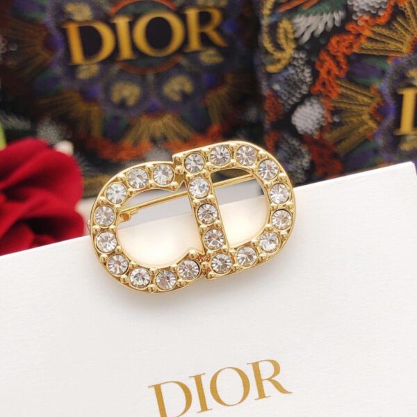 replica,repliche,fake,1:1,earrings,bracelet,ring,jewelry L’ultima mini spilla CD di Dior (FBFC)