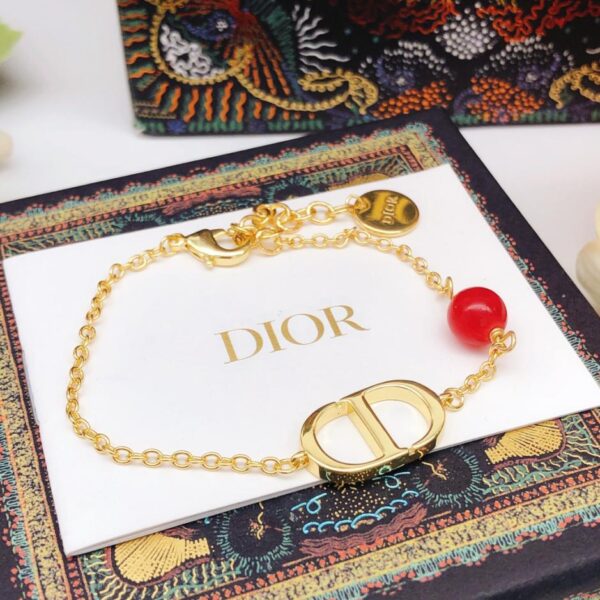 L'ultimo braccialetto di perle rosse di Dior (71CD)